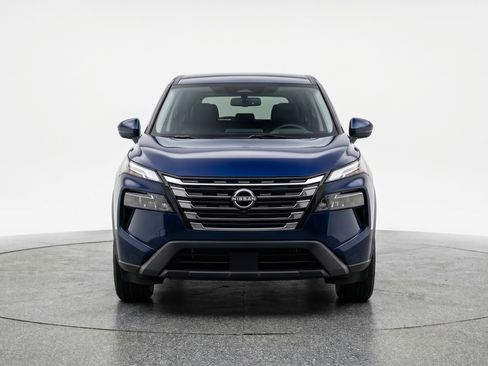 Used 2025 Nissan Rogue SV AWD/4WD image 2