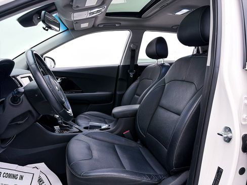 Used 2019 Kia Niro Touring image 19