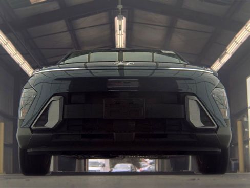 Used 2024 Hyundai Kona SE FWD image 2