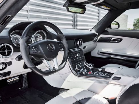 Used 2012 Mercedes-Benz SLS AMG Coupe image 2