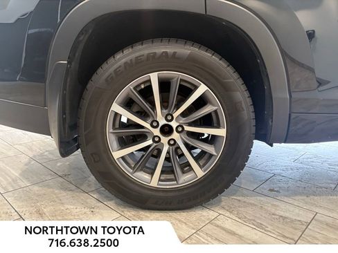 Used 2017 Toyota Highlander XLE AWD/4WD image 9