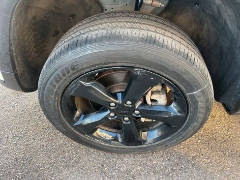 Used 2024 Jeep Grand Cherokee L Laredo image 19