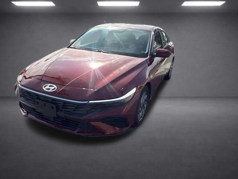Used 2024 Hyundai Elantra SEL FWD image 3