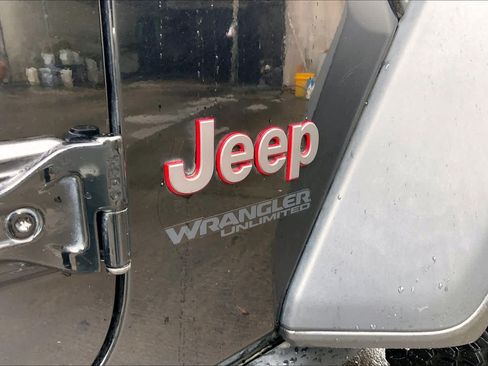 Used 2021 Jeep Wrangler Unlimited Rubicon w/ Xtreme Recon 35" Tire Package AWD/4WD image 28