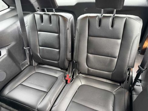 Used 2016 Ford Explorer XLT w/ Equipment Group 202A AWD/4WD image 13