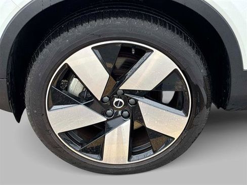 Used 2023 Volvo XC40 Recharge Ultimate image 19