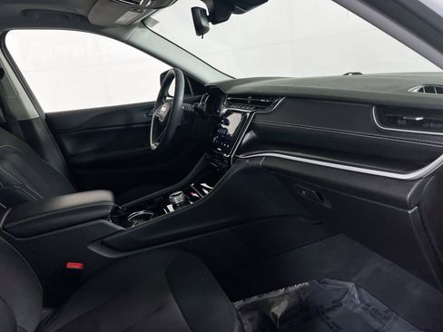 Used 2023 Jeep Grand Cherokee L Laredo image 29