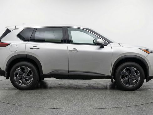 Used 2025 Nissan Rogue SV AWD/4WD image 11