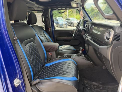 Used 2018 Jeep Wrangler Unlimited Sahara AWD/4WD image 11