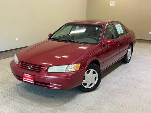 Used 1998 Toyota Camry LE image 1