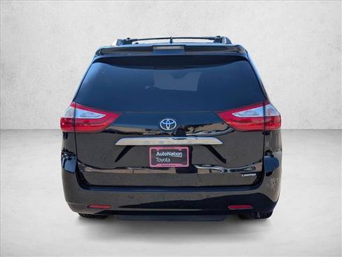 Used 2019 Toyota Sienna Limited Premium w/ Carpet Mat Package FWD image 7