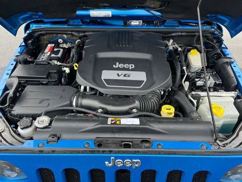 Used 2016 Jeep Wrangler Unlimited Rubicon w/ Connectivity Group image 33