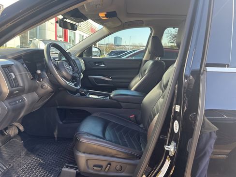 Certified 2023 Nissan Pathfinder Platinum w/ Cargo Package image 10