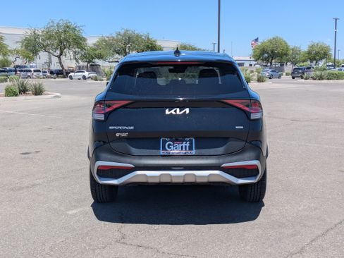 Used 2023 Kia Sportage LX AWD/4WD image 4