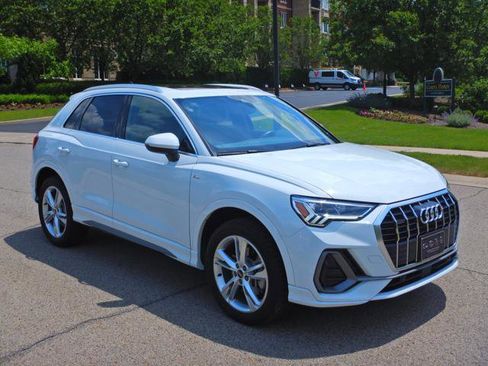 Used 2024 Audi Q3 2.0T Premium w/ Convenience Package AWD/4WD image 3
