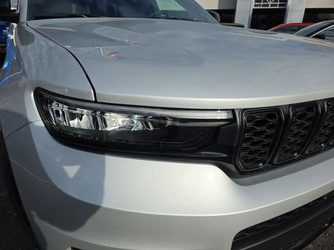 New 2025 Jeep Grand Cherokee L Altitude image 27