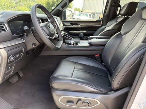 Used 2024 Jeep Wagoneer Series III AWD/4WD image 11