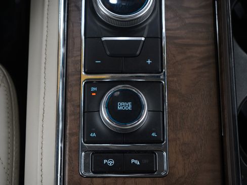 Used 2021 Ford Expedition Platinum image 22