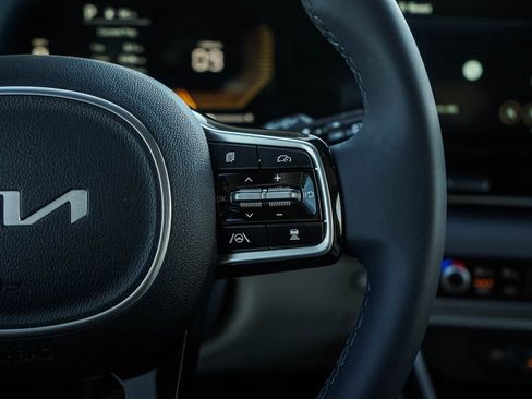 New 2026 Kia Carnival EX image 23