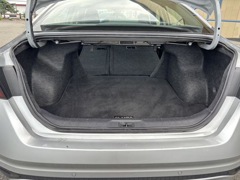 Used 2024 Nissan Altima 2.5 SV w/ SV Premium Package FWD image 28