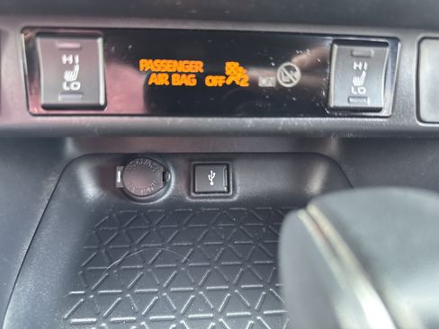 Used 2022 Toyota RAV4 SE w/ Weather & Moonroof Package AWD/4WD image 28