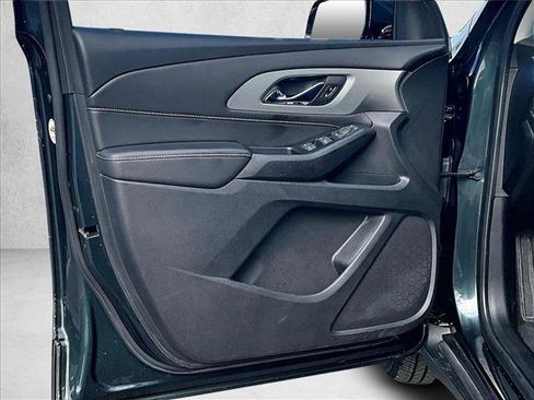 Used 2020 Chevrolet Traverse LT image 17