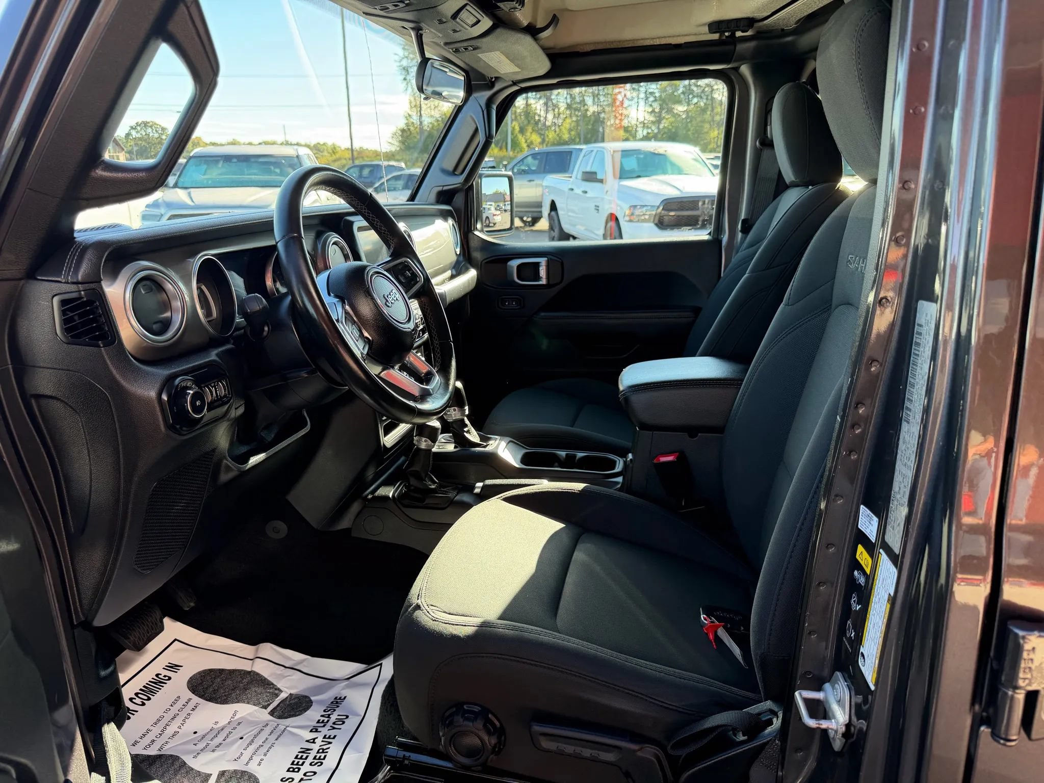 Used 2020 Jeep Wrangler Unlimited Sahara AWD/4WD image 5