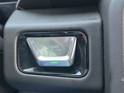Used 2025 GMC Yukon Denali RWD image 28