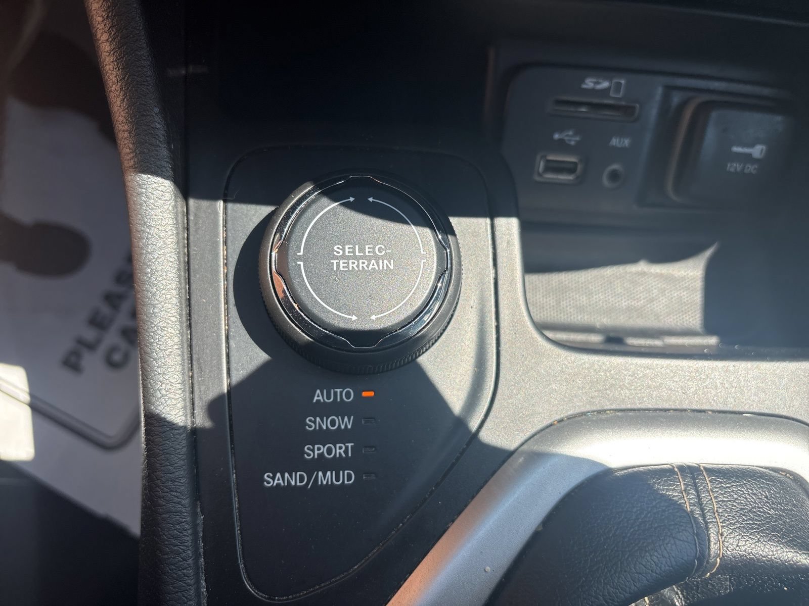 Used 2016 Jeep Cherokee Latitude w/ Cold Weather Group AWD/4WD image 26