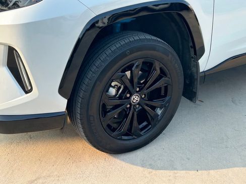 Used 2023 Toyota RAV4 XSE AWD/4WD image 9