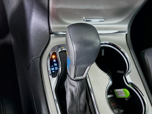 Used 2018 Jeep Grand Cherokee Limited image 24