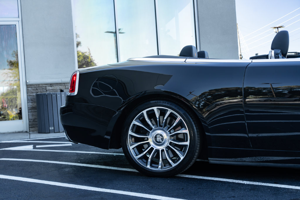Used 2018 Rolls-Royce Dawn RWD image 10