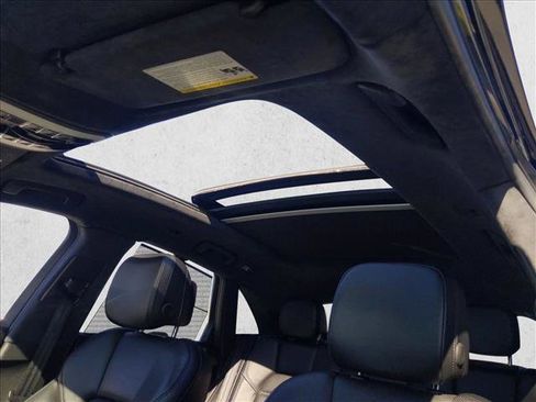 Used 2018 Porsche Macan Turbo AWD/4WD image 16