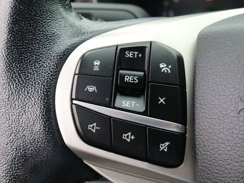 Used 2021 Ford Explorer XLT w/ Equipment Group 202A RWD image 9