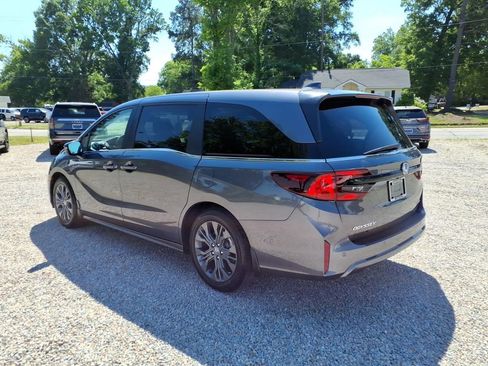 Used 2025 Honda Odyssey Touring image 5