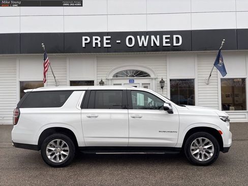 Used 2023 Chevrolet Suburban Premier image 4