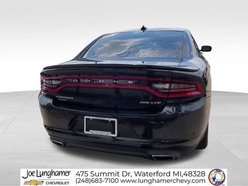 Used 2017 Dodge Charger SXT w/ AWD Premium Group image 9