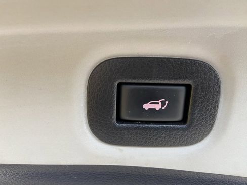 Used 2019 Nissan Rogue SV image 29