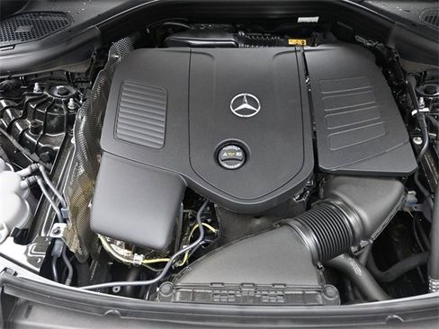 Used 2025 Mercedes-Benz GLC 300 image 32