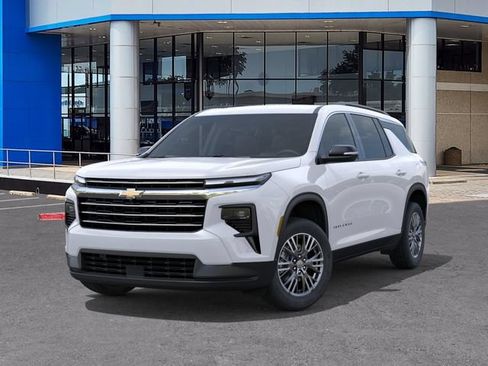 New 2026 Chevrolet Traverse LT w/ Driver Confidence Package FWD image 6