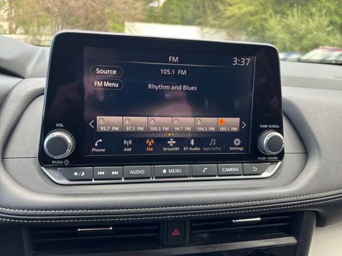 Used 2025 Nissan Rogue SV image 22