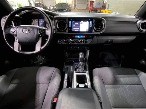 Certified 2017 Toyota Tacoma TRD Off-Road w/ Premium & Technology Package AWD/4WD image 16