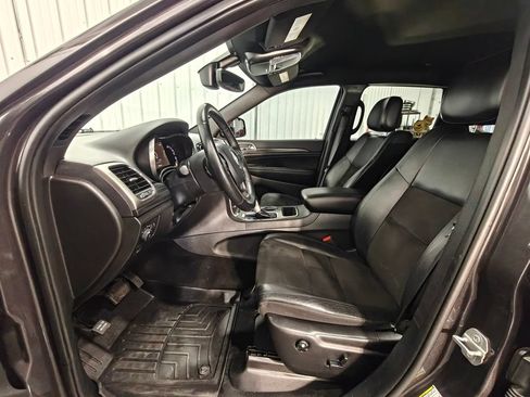 Used 2020 Jeep Grand Cherokee Laredo w/ Laredo X Package AWD/4WD image 24