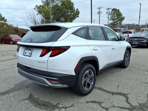 New 2026 Hyundai Tucson Blue SE image 3