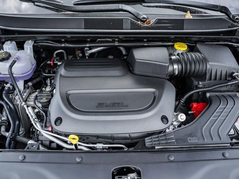 New 2025 Chrysler Pacifica Select image 17