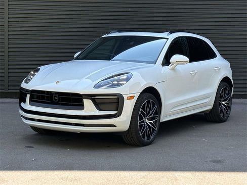 Used 2025 Porsche Macan image 1