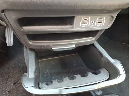 Used 2025 Chrysler Pacifica Select FWD image 10