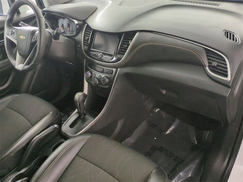 Certified 2022 Chevrolet Trax LT w/ LT Convenience Package image 27