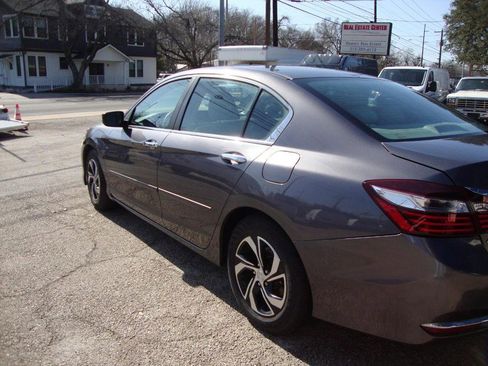 Used 2017 Honda Accord LX image 5