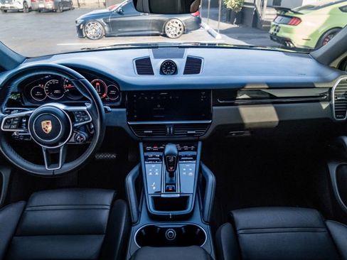 Used 2022 Porsche Cayenne Coupe image 14